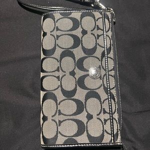 Coach Wristlet black and white